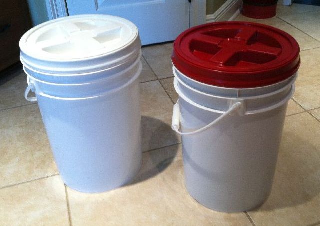 White and Red Gamma Lid 6 Gal Pails